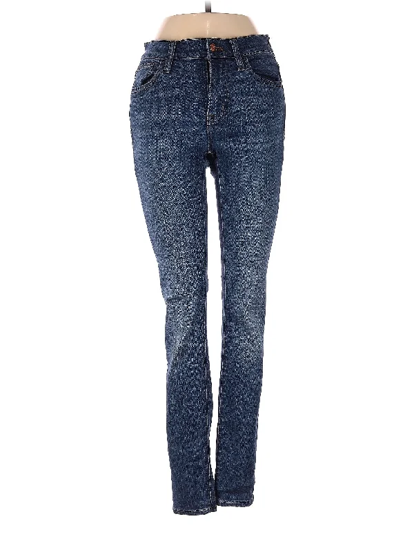 Mid-Rise Skinny Jeans in Medium Wash